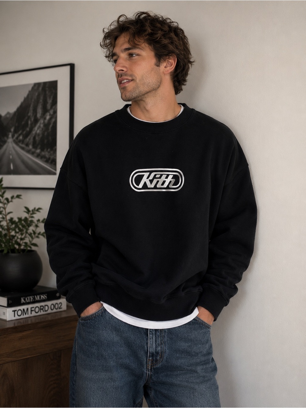 Kith Black sz M oversized Crewneck Sweater for Men silver logo great condition